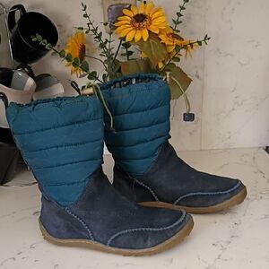 Columbia Quilted Boots with Sunflower Accent